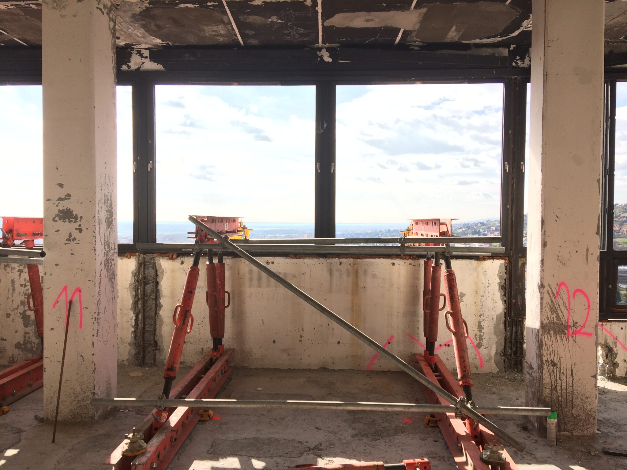 Pécs High-Rise demolition